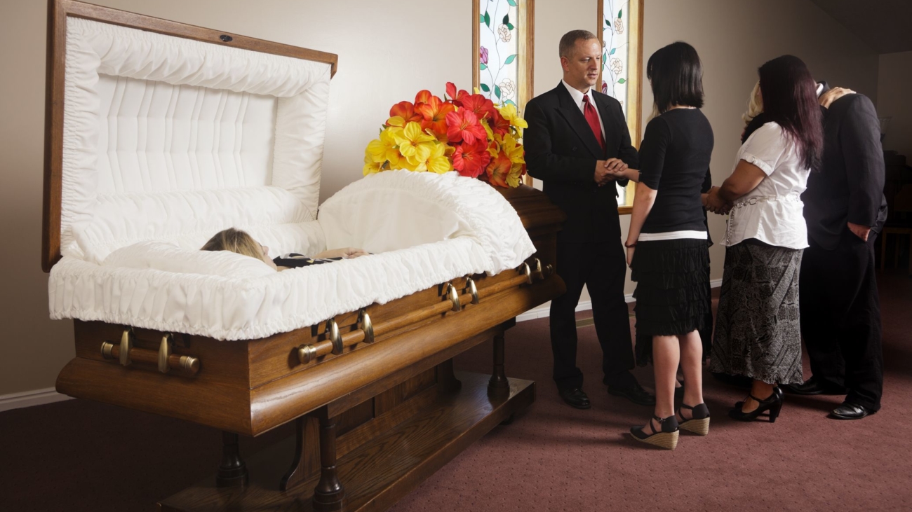 funeral-etiquette-family