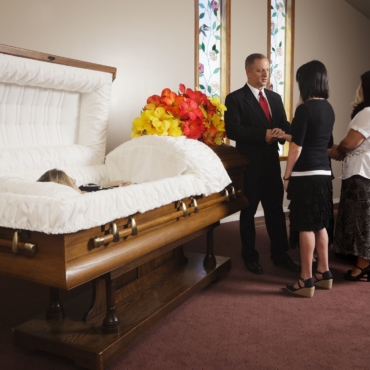 funeral-etiquette-family