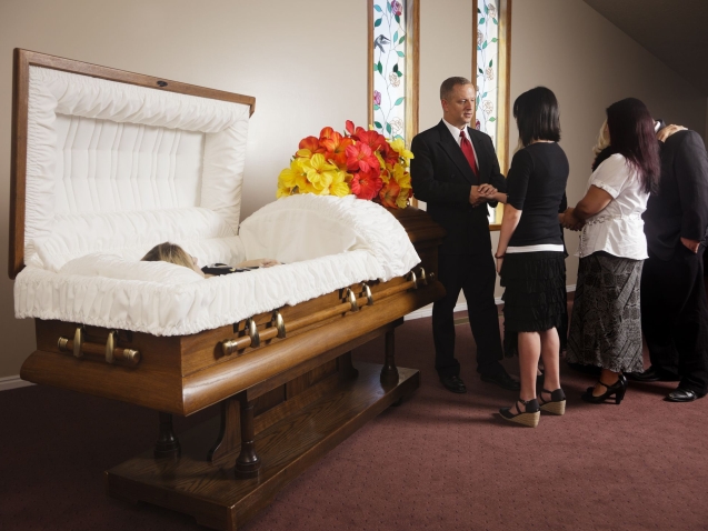 funeral-etiquette-family